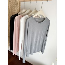 (PRE ORDER)独特锁骨薄款上衣 -Expected to arrive around mid-Aug	